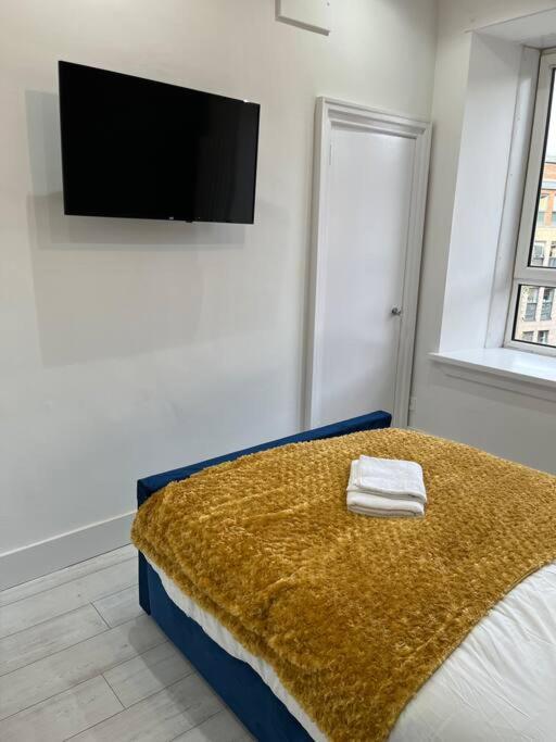 Cheerful 2 Bedroom Homely Apartment, Sleeps 6 Guest Comfy, 3X Double Bed, Parking, Free Wifi, Suitable For Business, Leisure Guest,Glasgow, Glasgow West End, Near City Centre Экстерьер фото