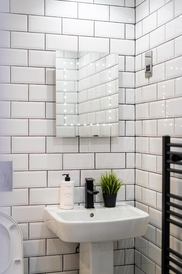 Cheerful 2 Bedroom Homely Apartment, Sleeps 6 Guest Comfy, 3X Double Bed, Parking, Free Wifi, Suitable For Business, Leisure Guest,Glasgow, Glasgow West End, Near City Centre Экстерьер фото