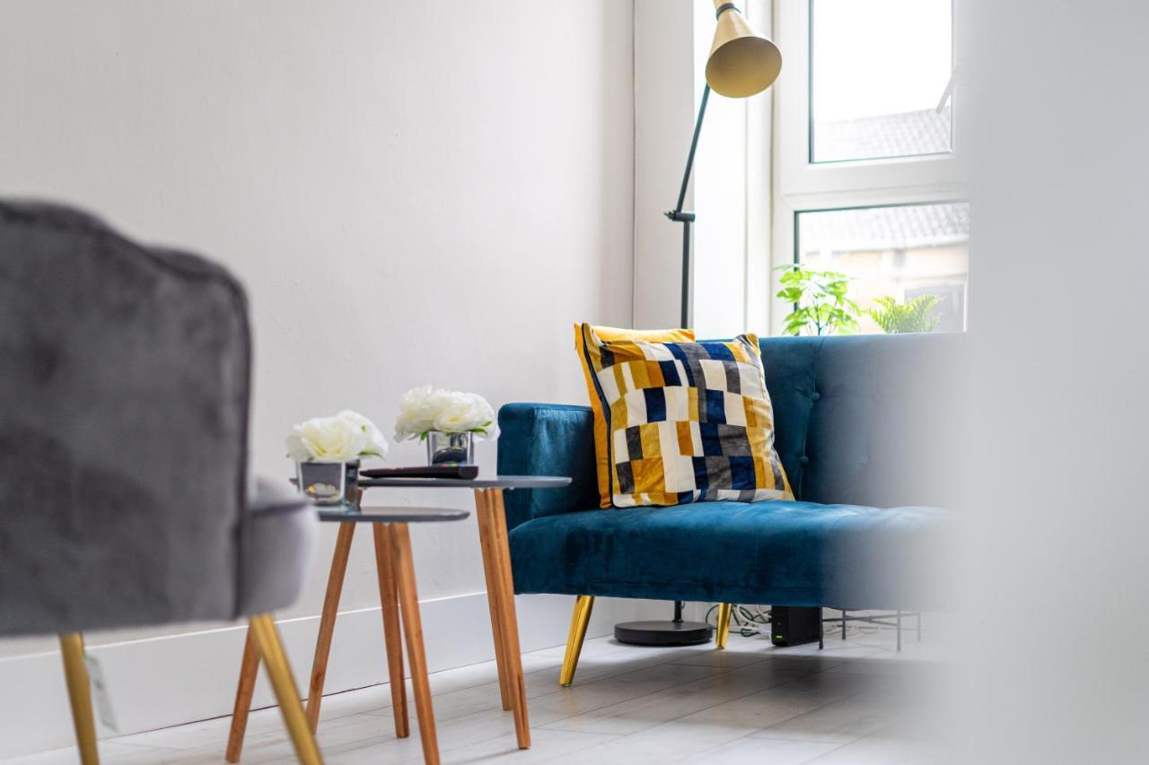 Cheerful 2 Bedroom Homely Apartment, Sleeps 6 Guest Comfy, 3X Double Bed, Parking, Free Wifi, Suitable For Business, Leisure Guest,Glasgow, Glasgow West End, Near City Centre Экстерьер фото