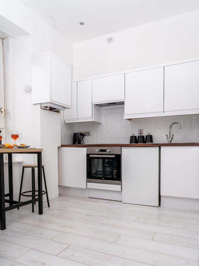 Cheerful 2 Bedroom Homely Apartment, Sleeps 6 Guest Comfy, 3X Double Bed, Parking, Free Wifi, Suitable For Business, Leisure Guest,Glasgow, Glasgow West End, Near City Centre Экстерьер фото