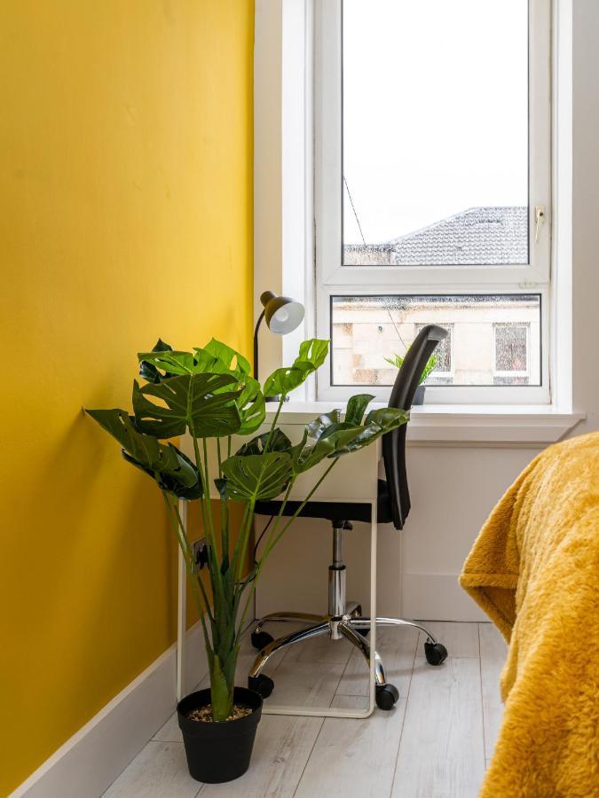 Cheerful 2 Bedroom Homely Apartment, Sleeps 6 Guest Comfy, 3X Double Bed, Parking, Free Wifi, Suitable For Business, Leisure Guest,Glasgow, Glasgow West End, Near City Centre Экстерьер фото