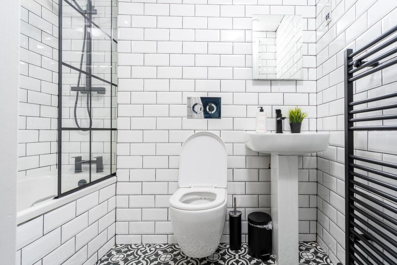 Cheerful 2 Bedroom Homely Apartment, Sleeps 6 Guest Comfy, 3X Double Bed, Parking, Free Wifi, Suitable For Business, Leisure Guest,Glasgow, Glasgow West End, Near City Centre Экстерьер фото